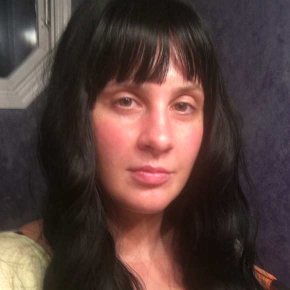 Meet your Posher, Nicole - Picture 1 of 1